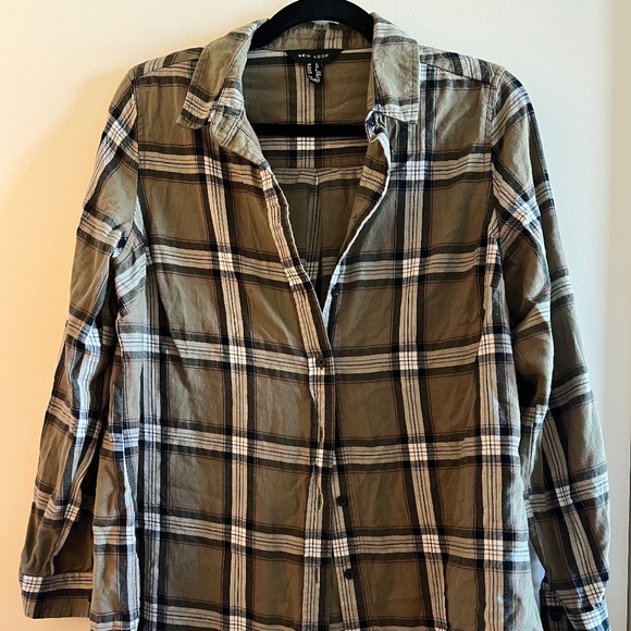 New Look Plaid button down - Picture 1 of 3